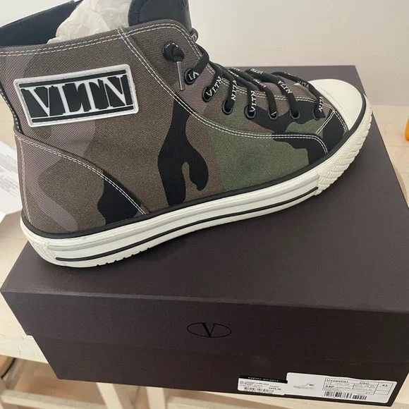 Valentino Sneakers - Picture 2 of 3